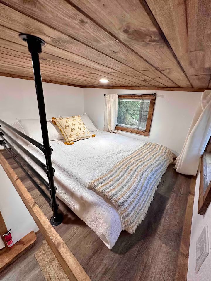 bed 2.jpg