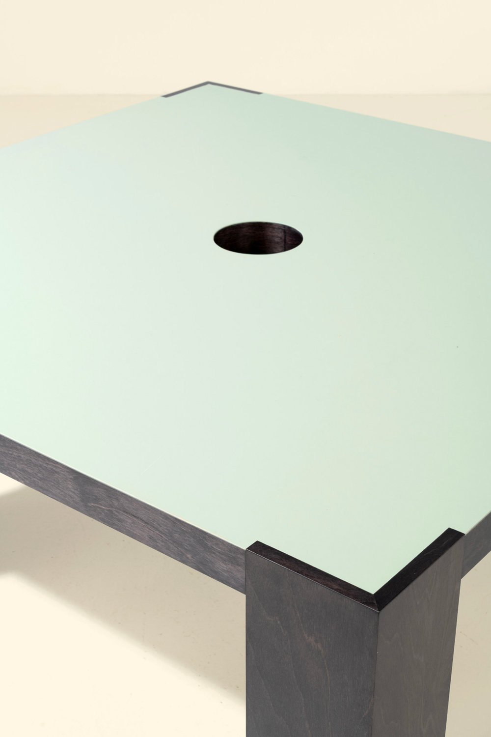 R.Parente---Table-à-jeux-detail.jpg