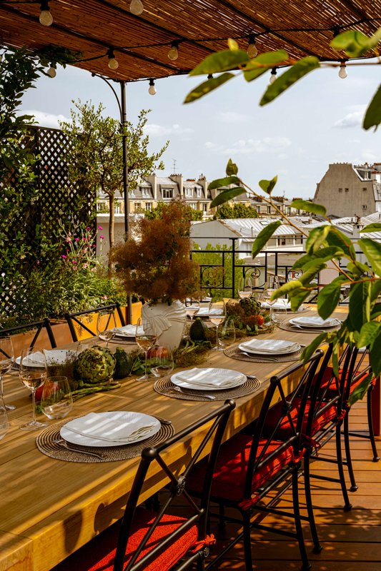 68511c518a5829b9b594ac70_VillaJunot_IconicHouse_Lunch.jpg