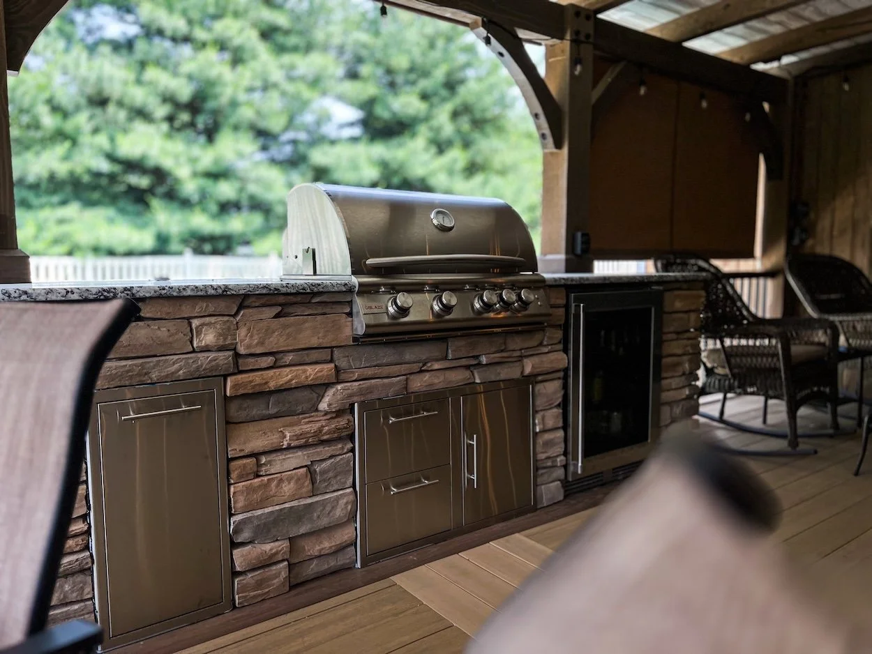 Decks with Outdoor Kitchens