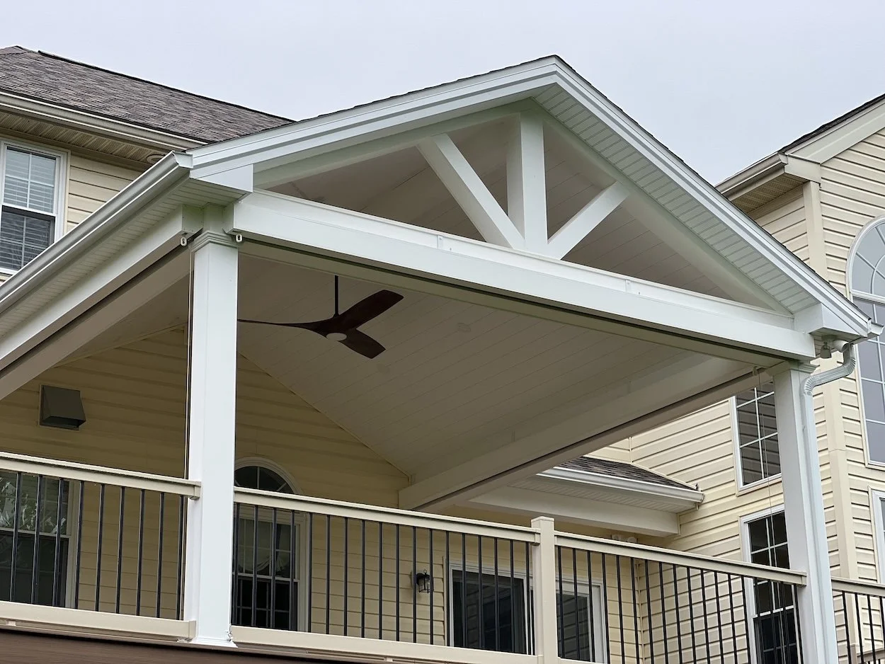 Decks with Outdoor Kitchens