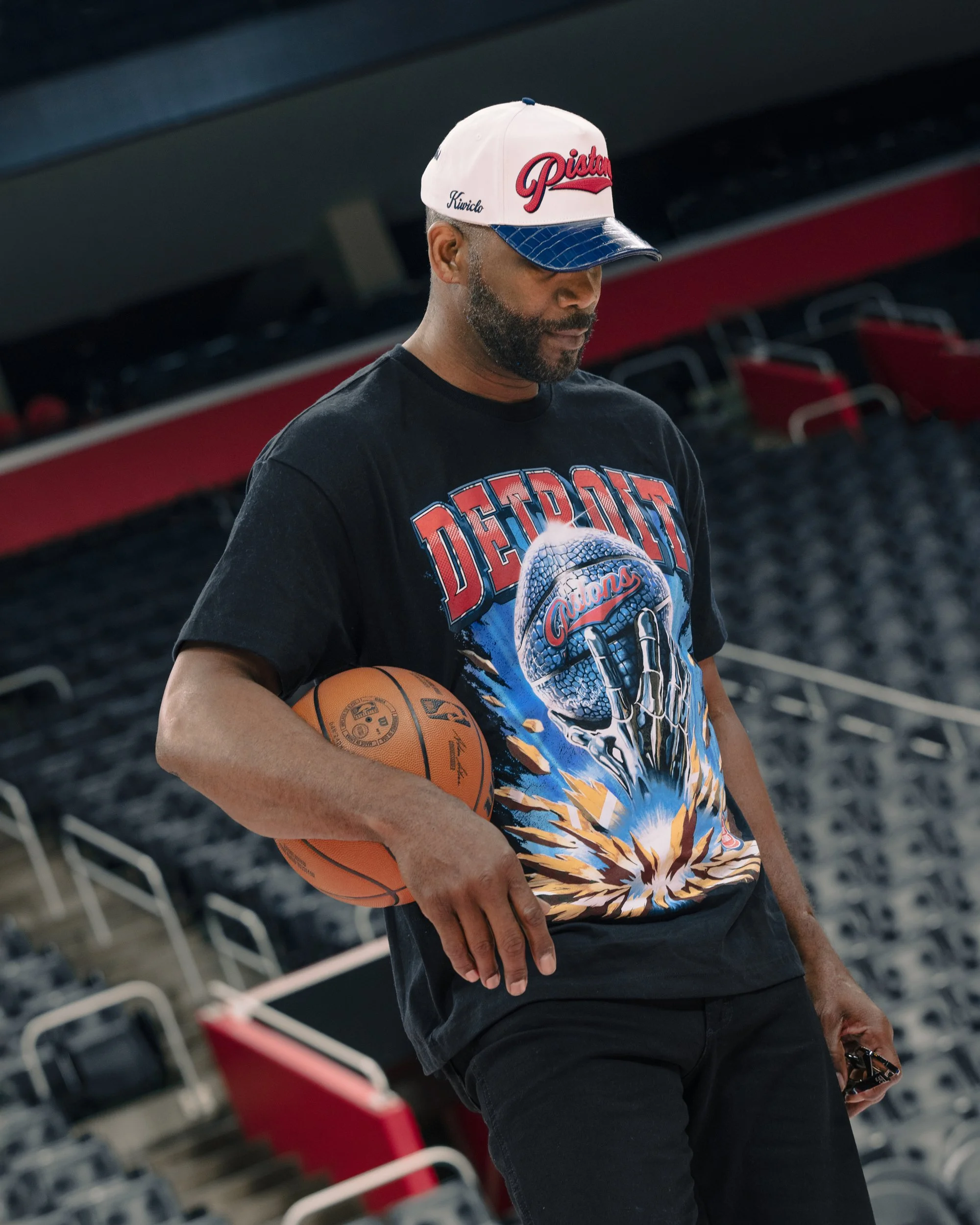 Grant Hill KiwiClo Pistons Shirt