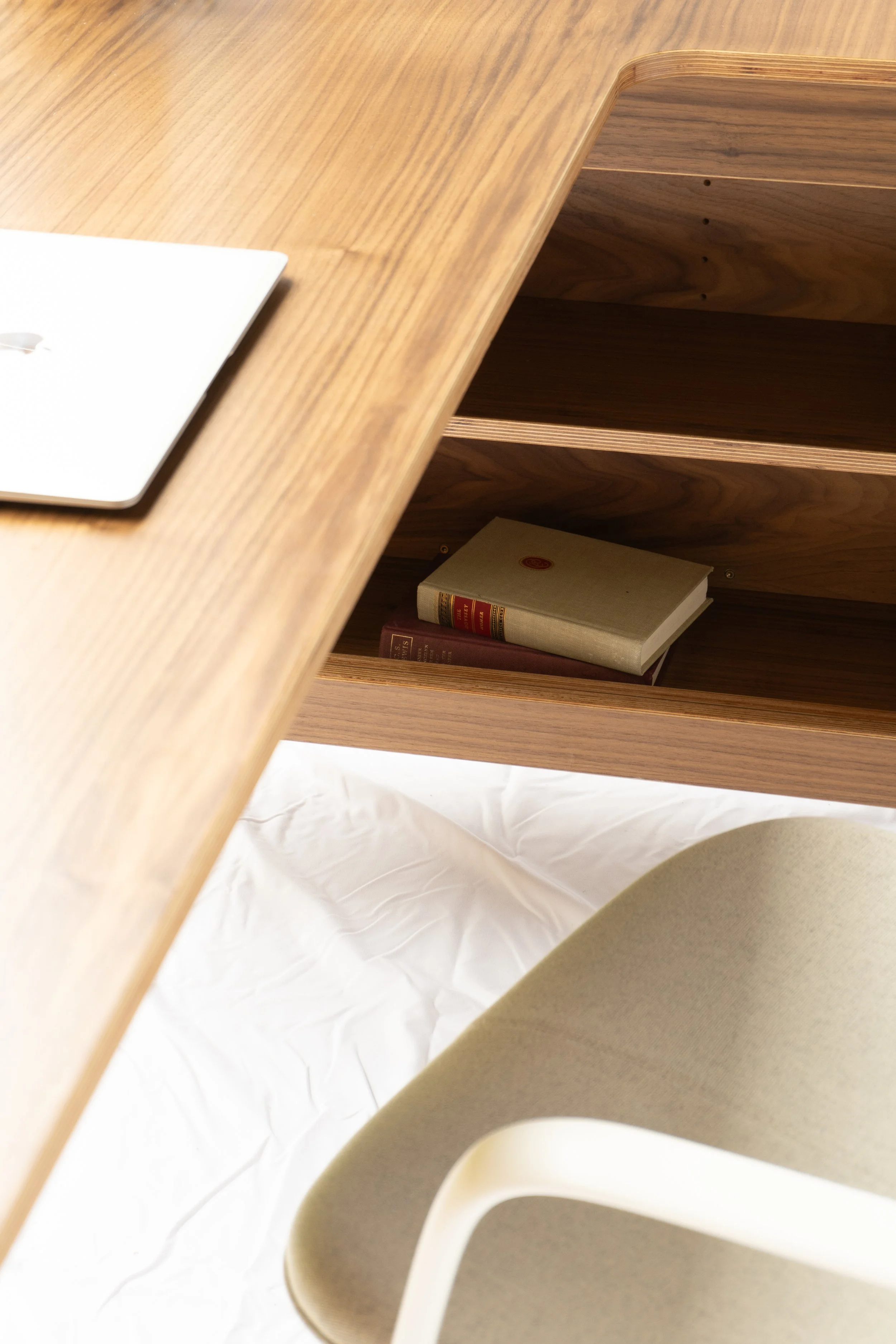 L Desk-8.jpg