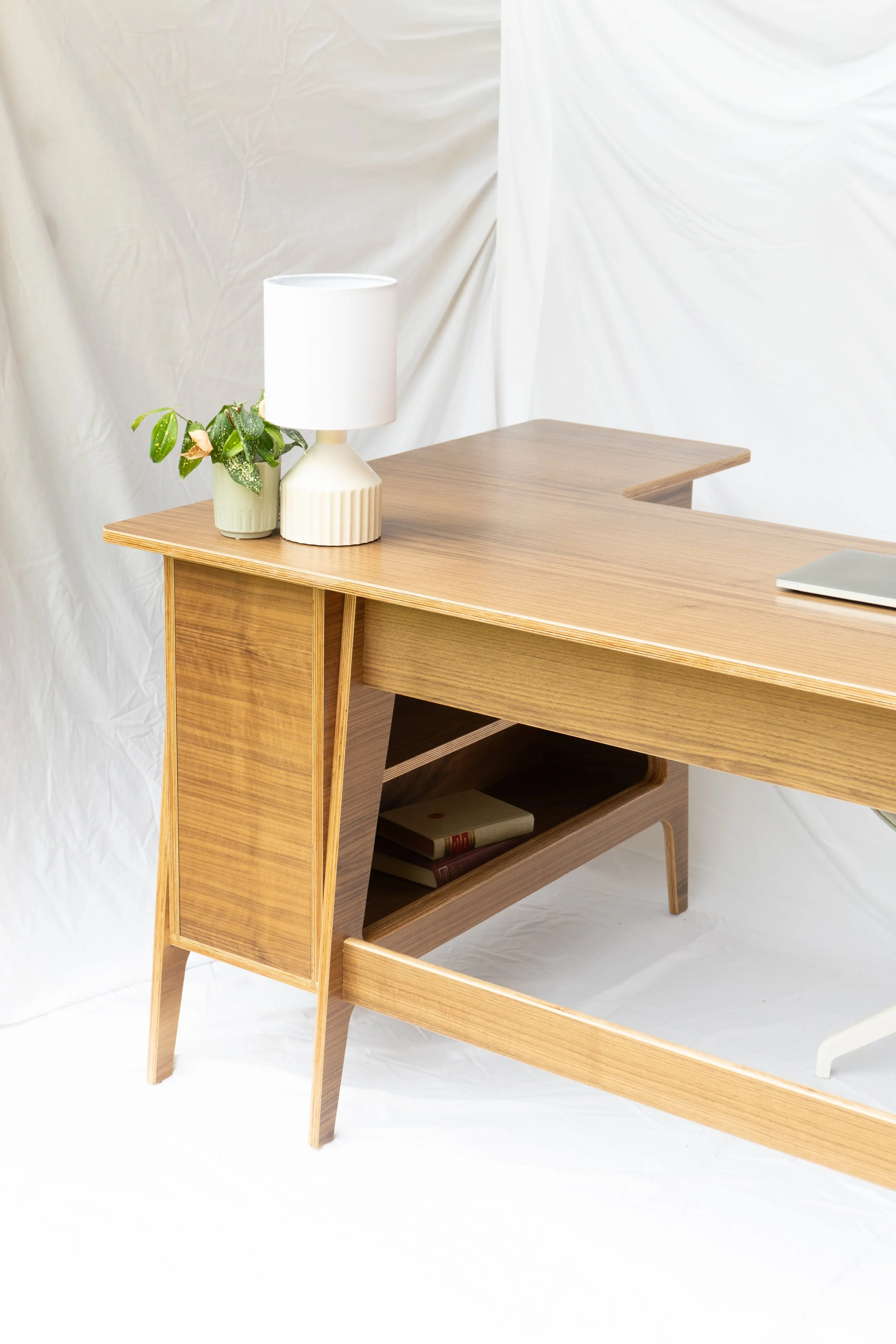 L Desk-6.jpg