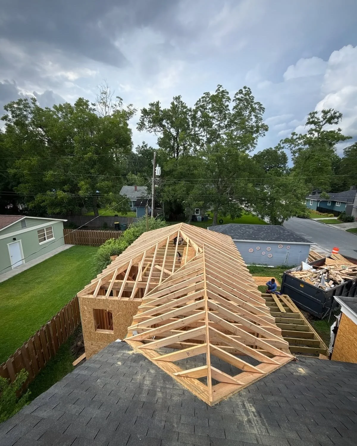 Should You Remodel or Move? A Savannah Homeowner’s Guide