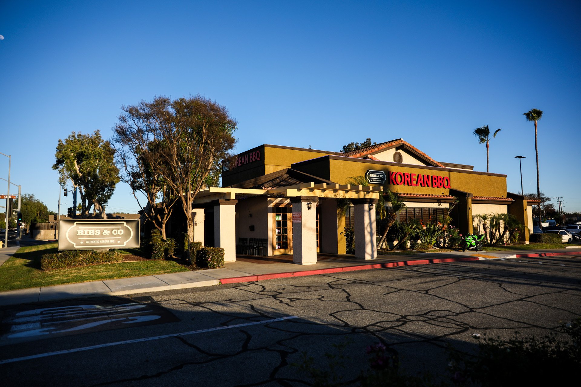 Ribs&Co_Exterior_002.jpg