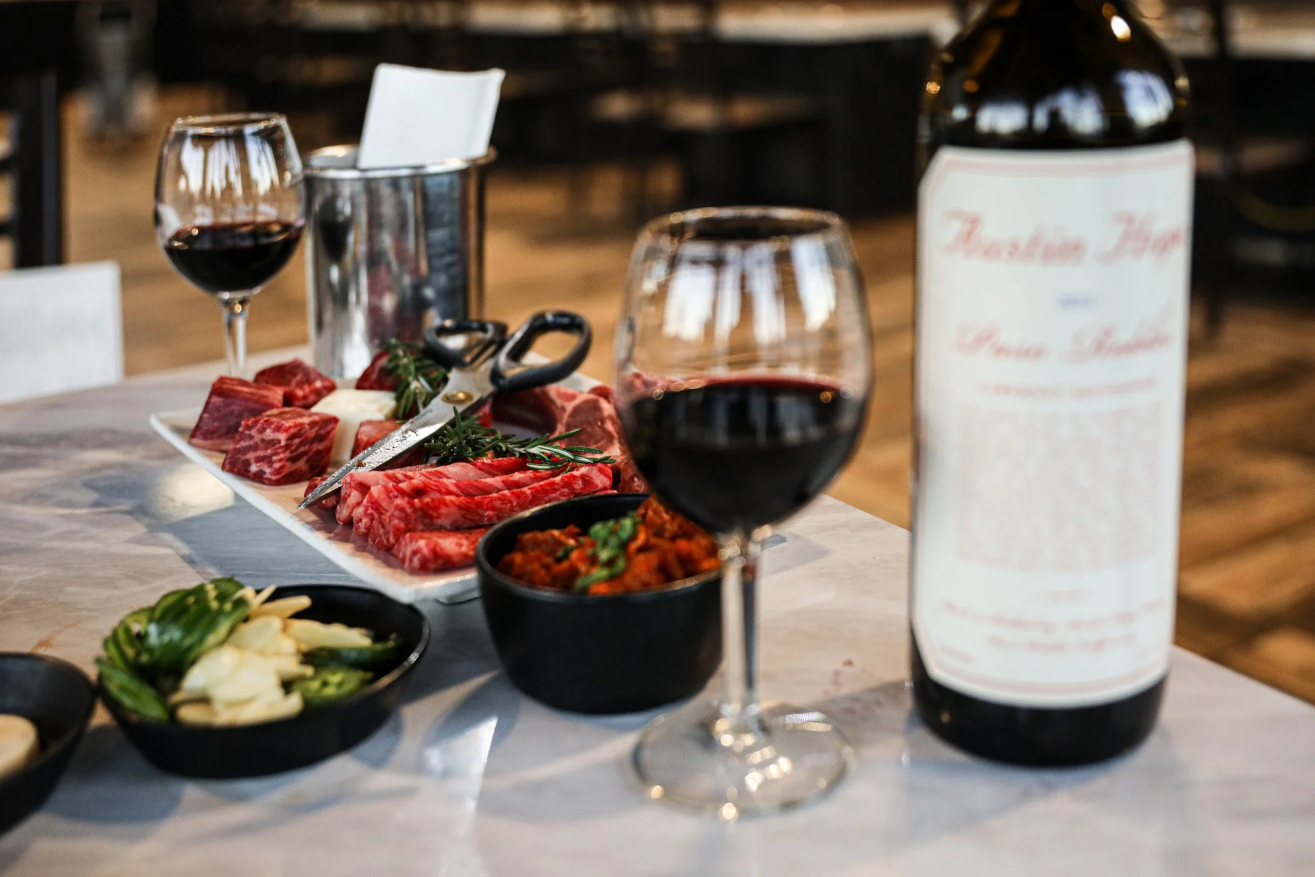 Ribs&Co_Dining_005.jpg