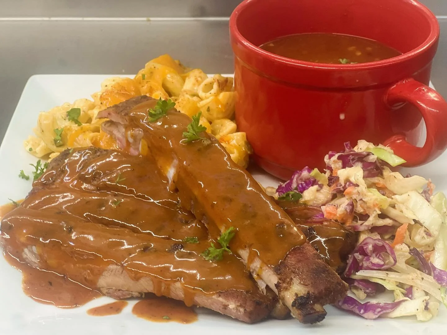🚨WEEKEND SPECIAL‼️

SMOKED BBQ PORK RIBS with Mac N Cheese, Baked Beans, and Caribbean Slaw! 
$28 for a Big Ol&rsquo; Plate! 
.
.
.
📞☎️Call ahead to order take out (305)741-7262, Dine in, or order delivery on DoorDash! 🚗💨 

#islandtingzbarandgril