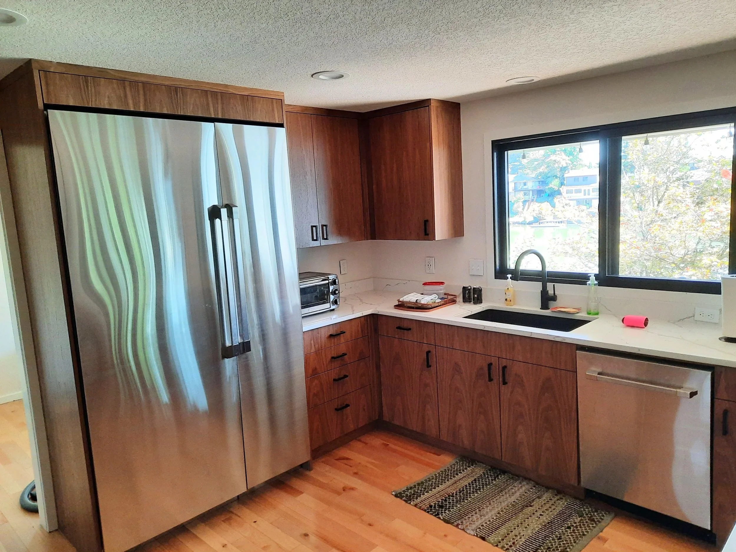 Euro+16+SE+Blue+Lake+kitchen+2.jpg
