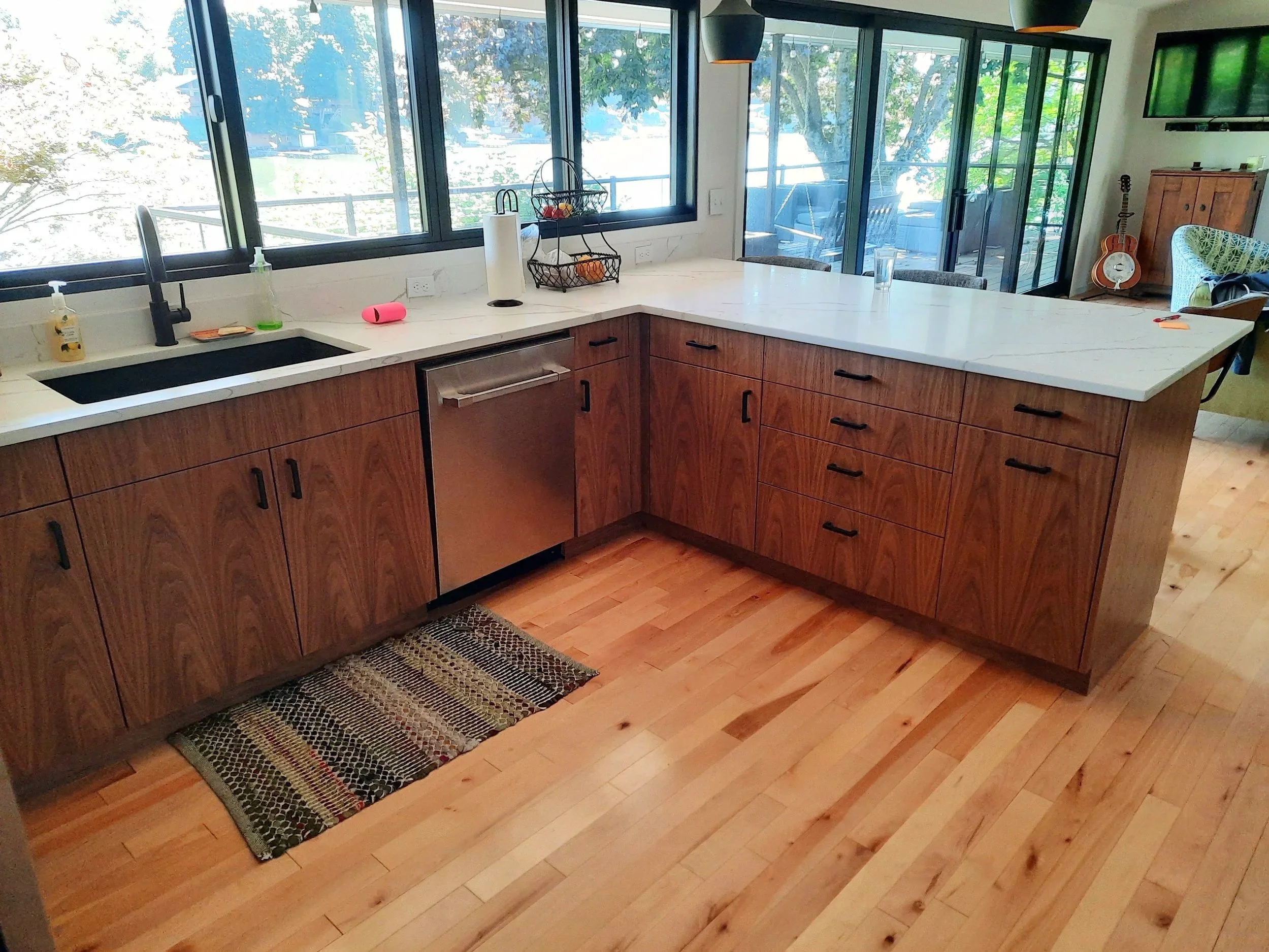 Euro+16+SE+Blue+Lake+kitchen+4.jpg