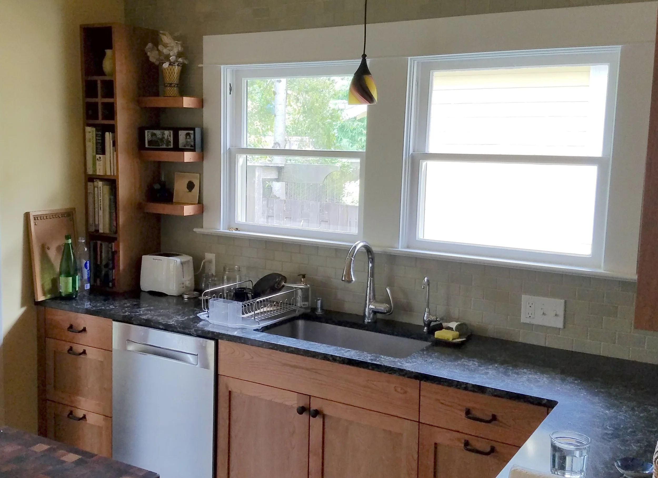 Euro 15 SE Tolman cherry kitchen 1.jpg