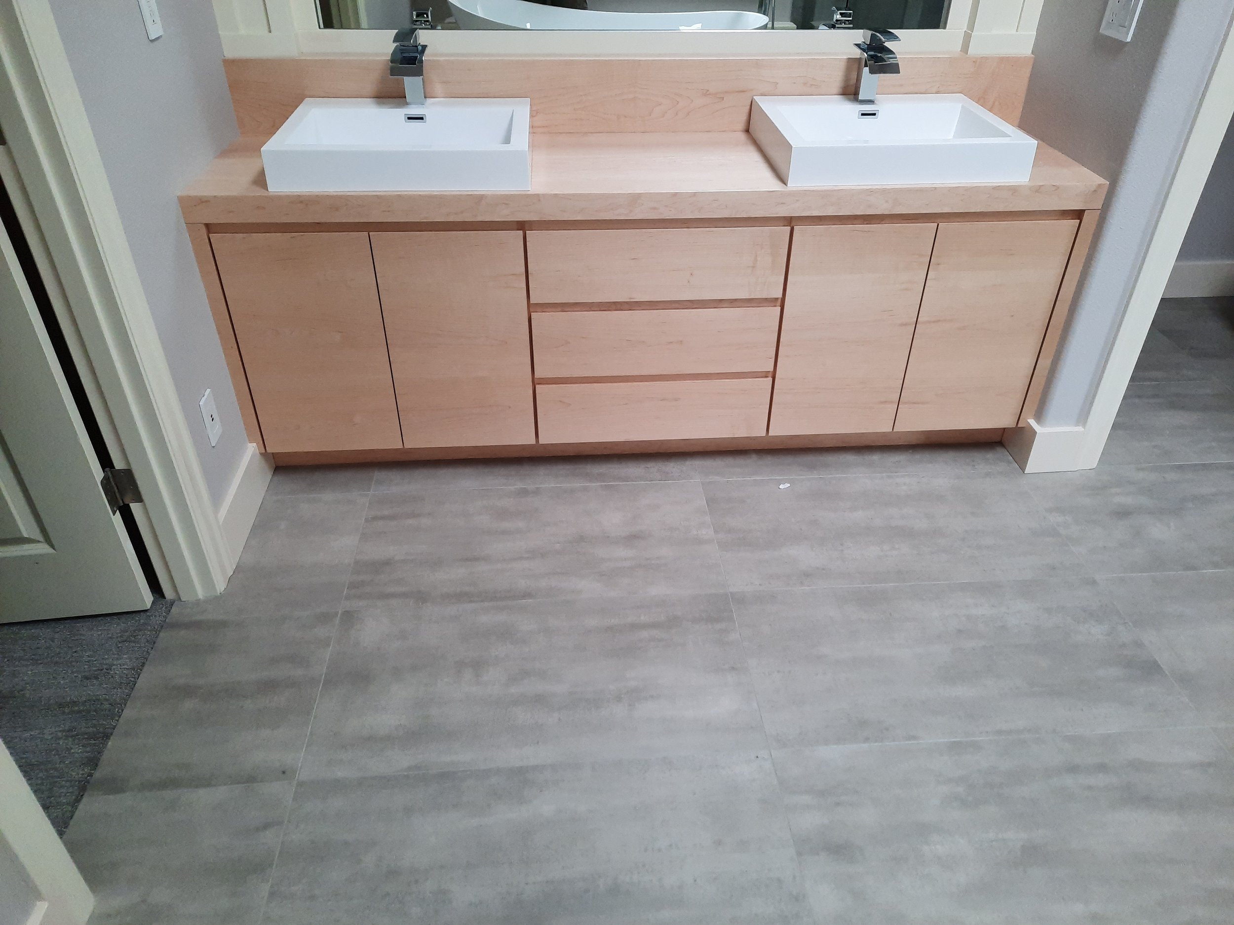 Euro 14 Skyline master vanity 1.jpg