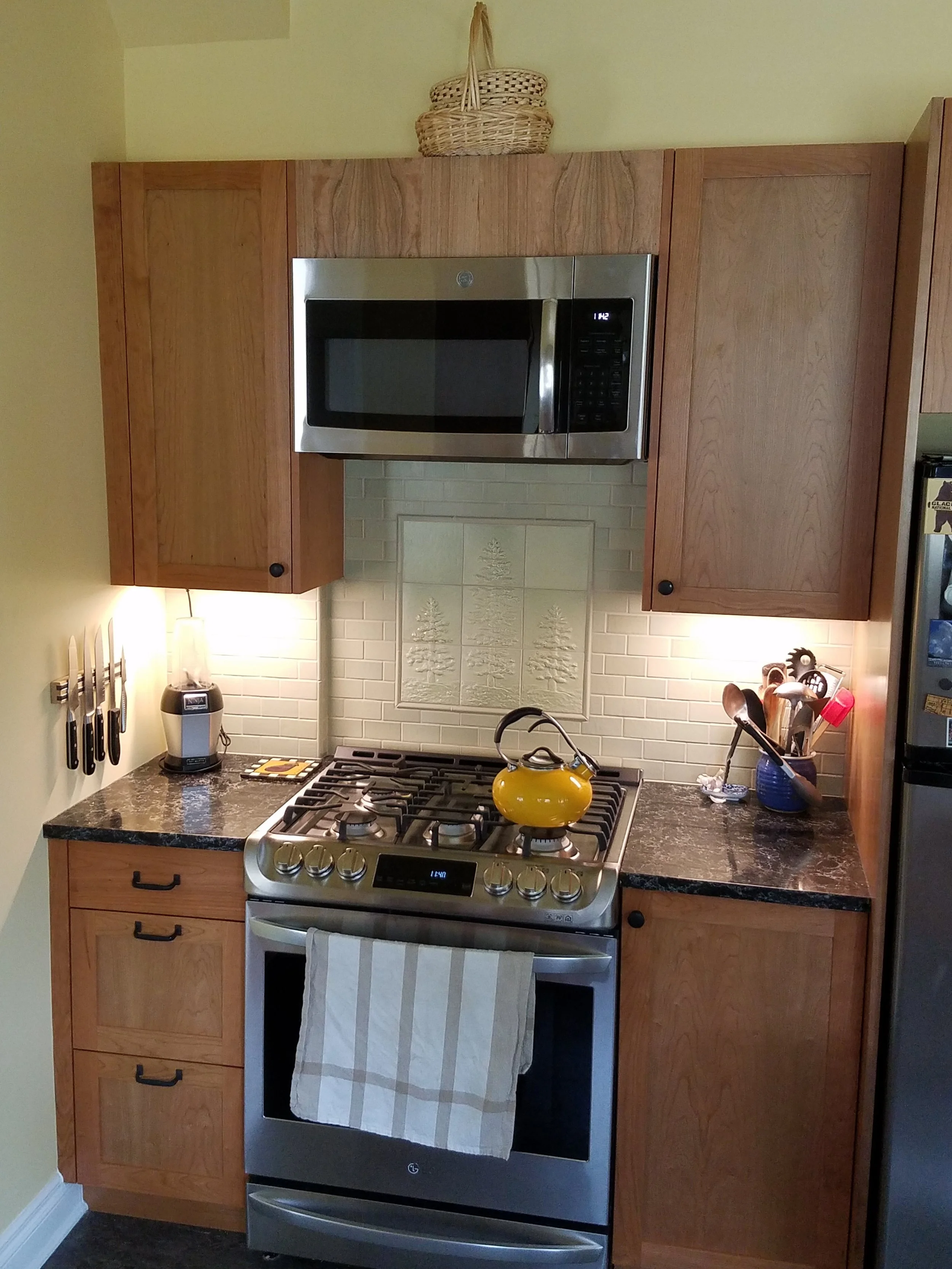 Euro 15 SE Tolman cherry kitchen 4.jpg