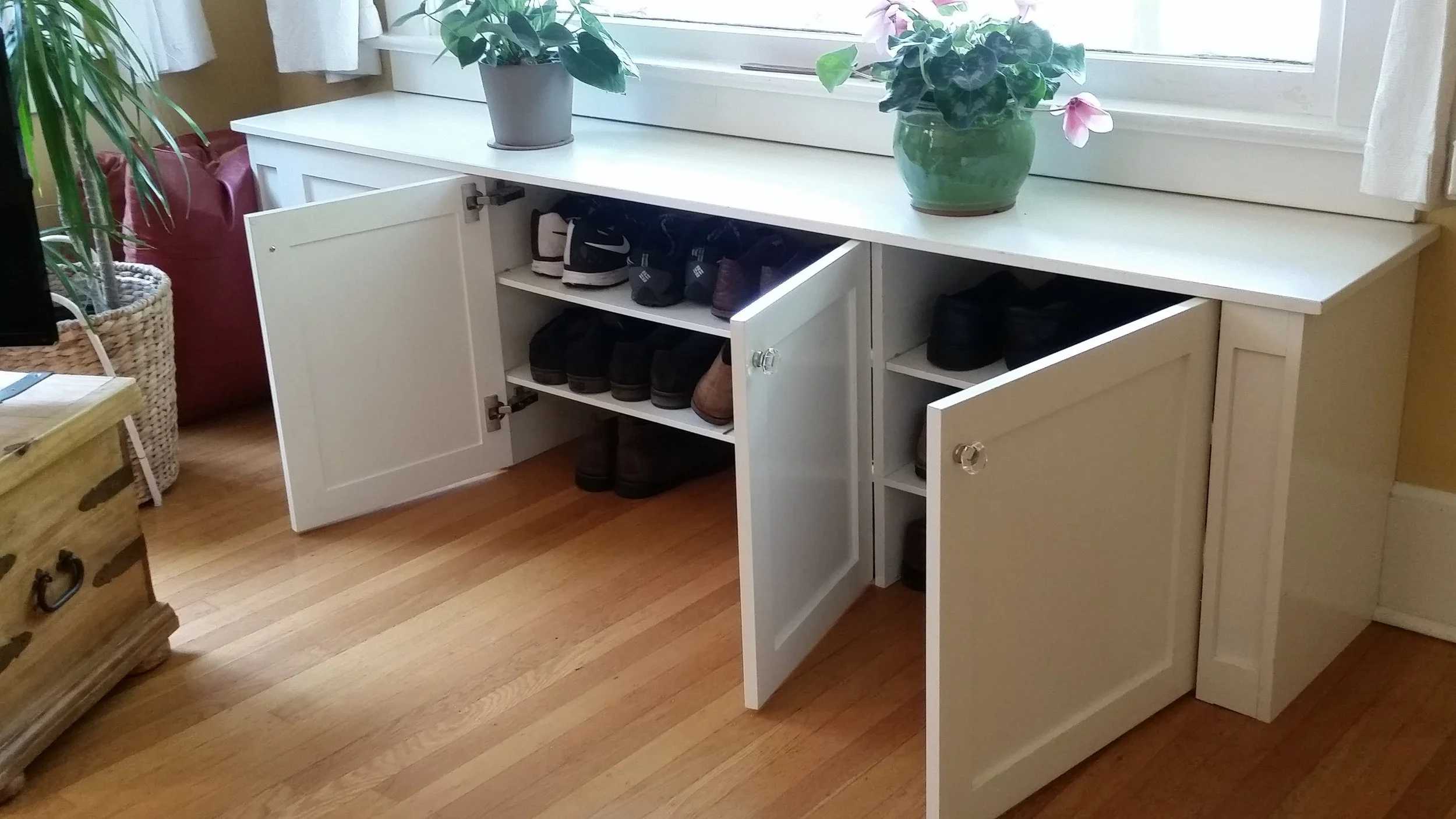 Laurelhurst bench cabinet with doors open.jpg