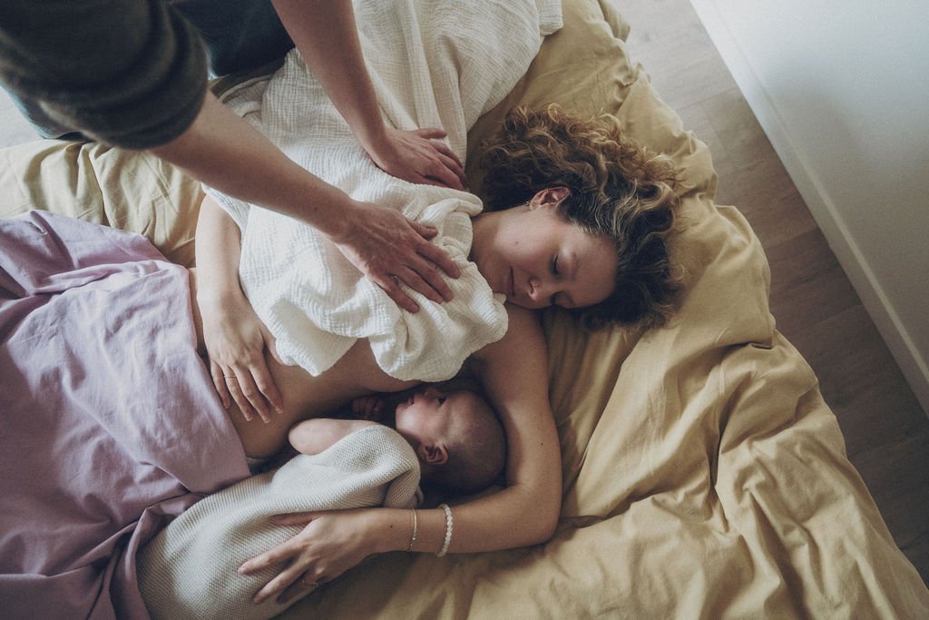 Warme postpartum massage aan huis tijdens kraamtijd