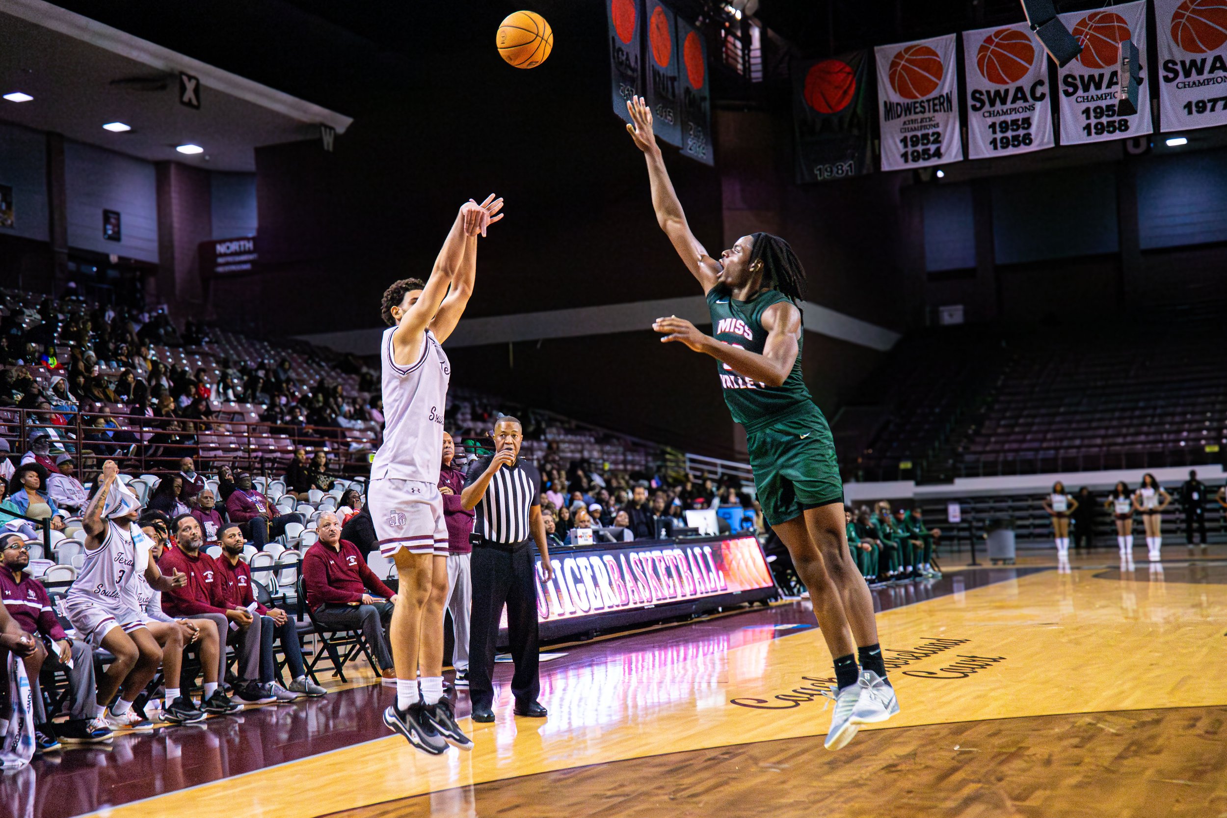 1.12_MBBALL009.jpg