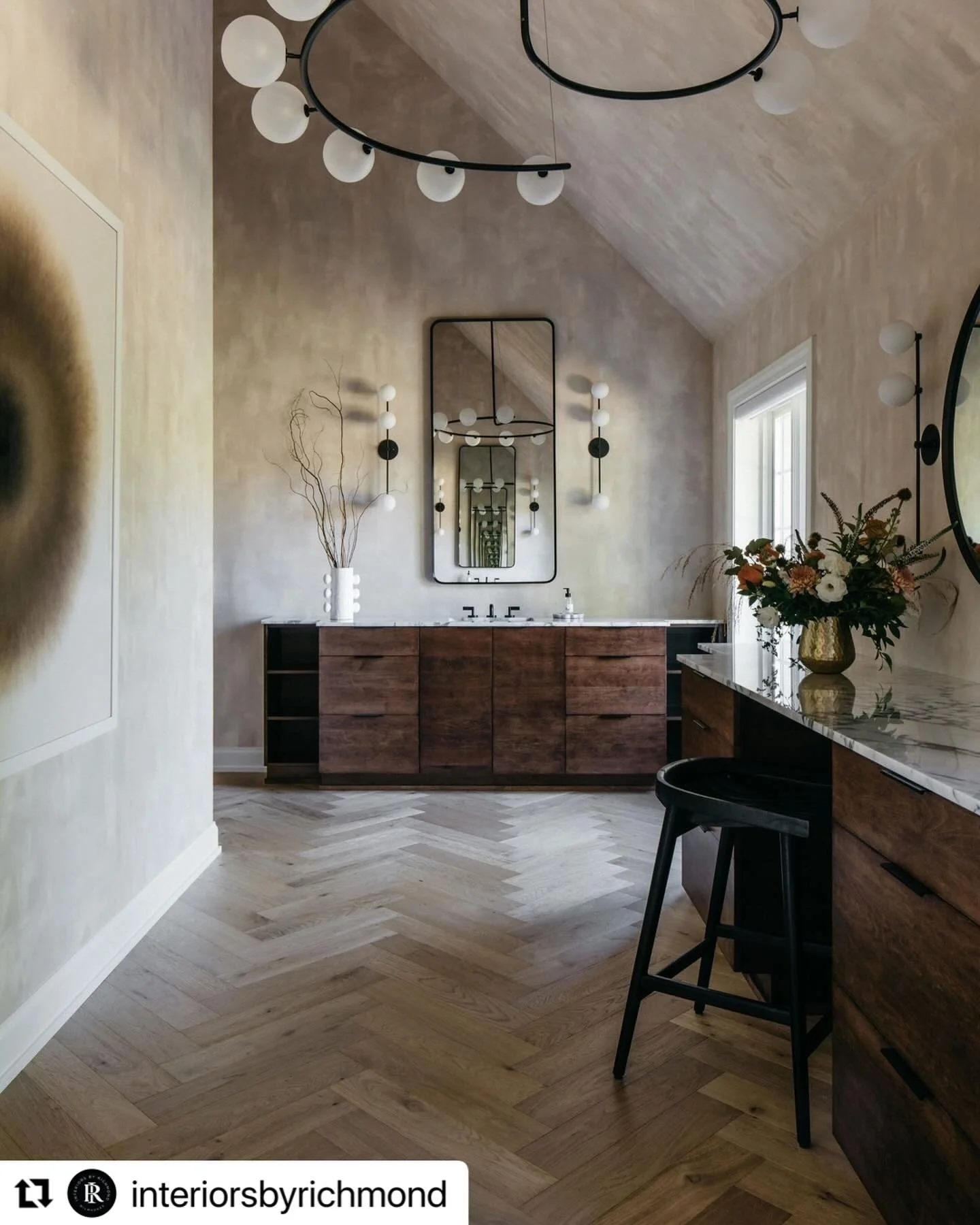 Italian micro cement applied by @chimentistudios 🇮🇹 Interior Design by @interiorsbyrichmond 🙌 Photography by @margaretrajic 📷 Micro cement from @theplastercenter 👍 #chimenti #chimentistudios #microcement #italianmicrocement #italian #milwaukeeit
