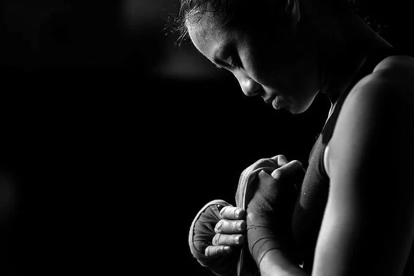 desktop-wallpaper-sports-girl-boxer-champion-bandages.jpg