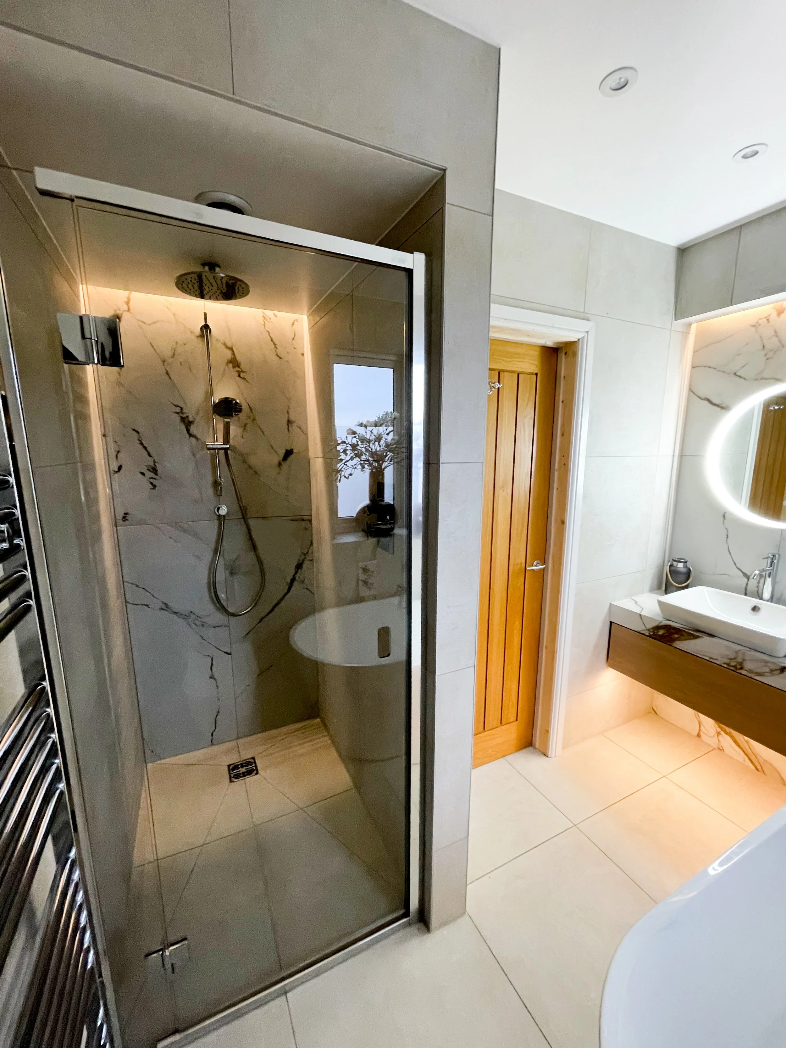 ABBOTS-LEIGH-BATHROOM-custom-interior-design11).jpg