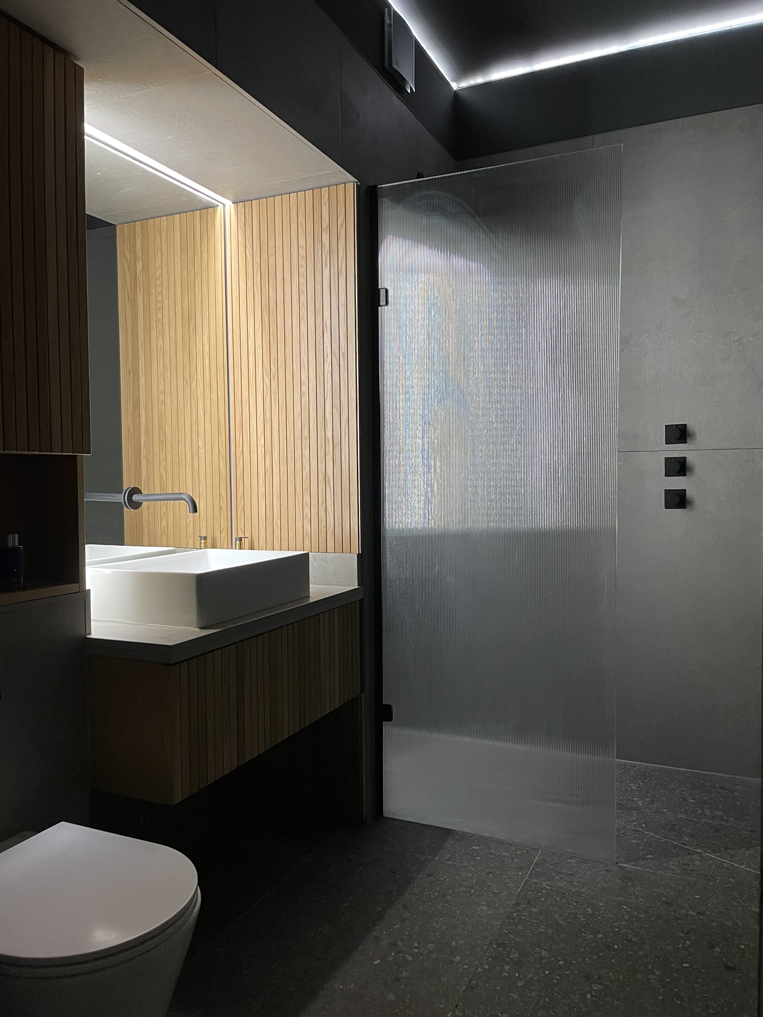 ROYAL-YORK-SHOWER-ROOM-custom-interior-design15).jpeg