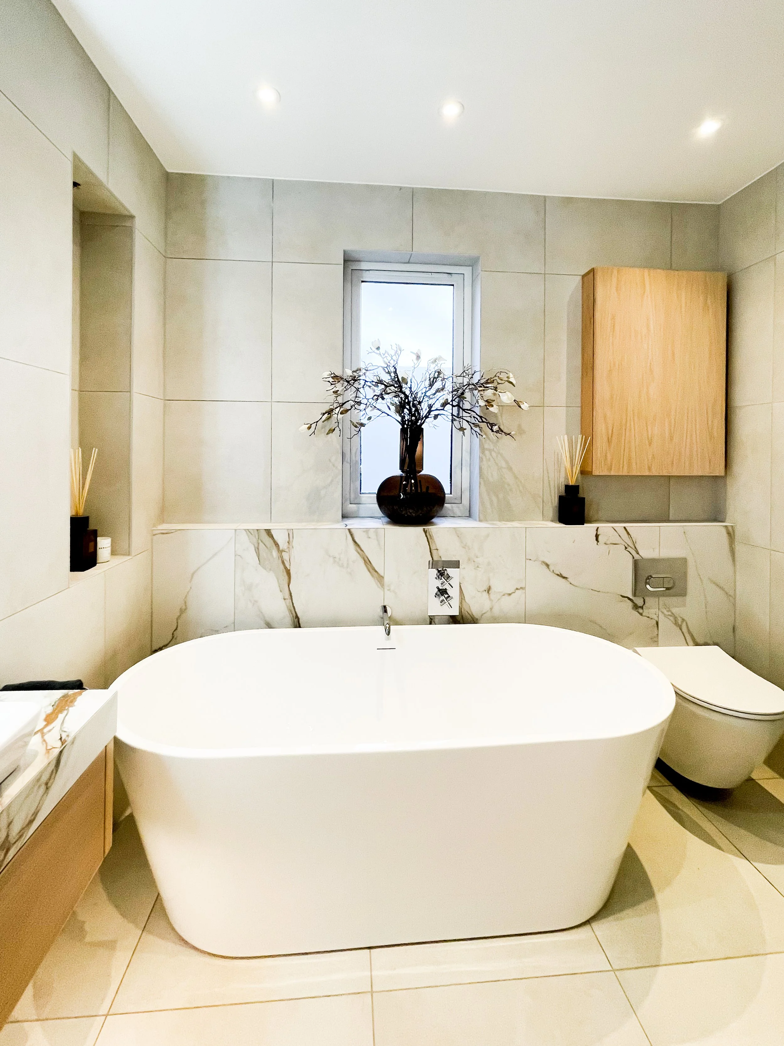 ABBOTS-LEIGH-BATHROOM-custom-interior-design3).jpg