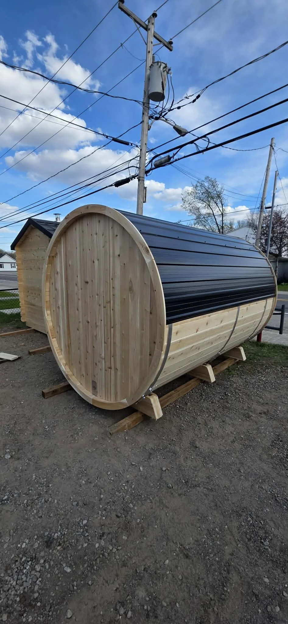 Sauna baril CT Serenity vue arrière fermée en cèdre blanc de l'Est, Leisurecraft.jpg