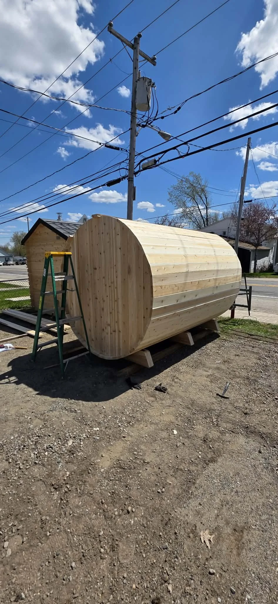 Sauna baril CT Serenity en construction, cèdre blanc canadien Cabanons Nature.jpg