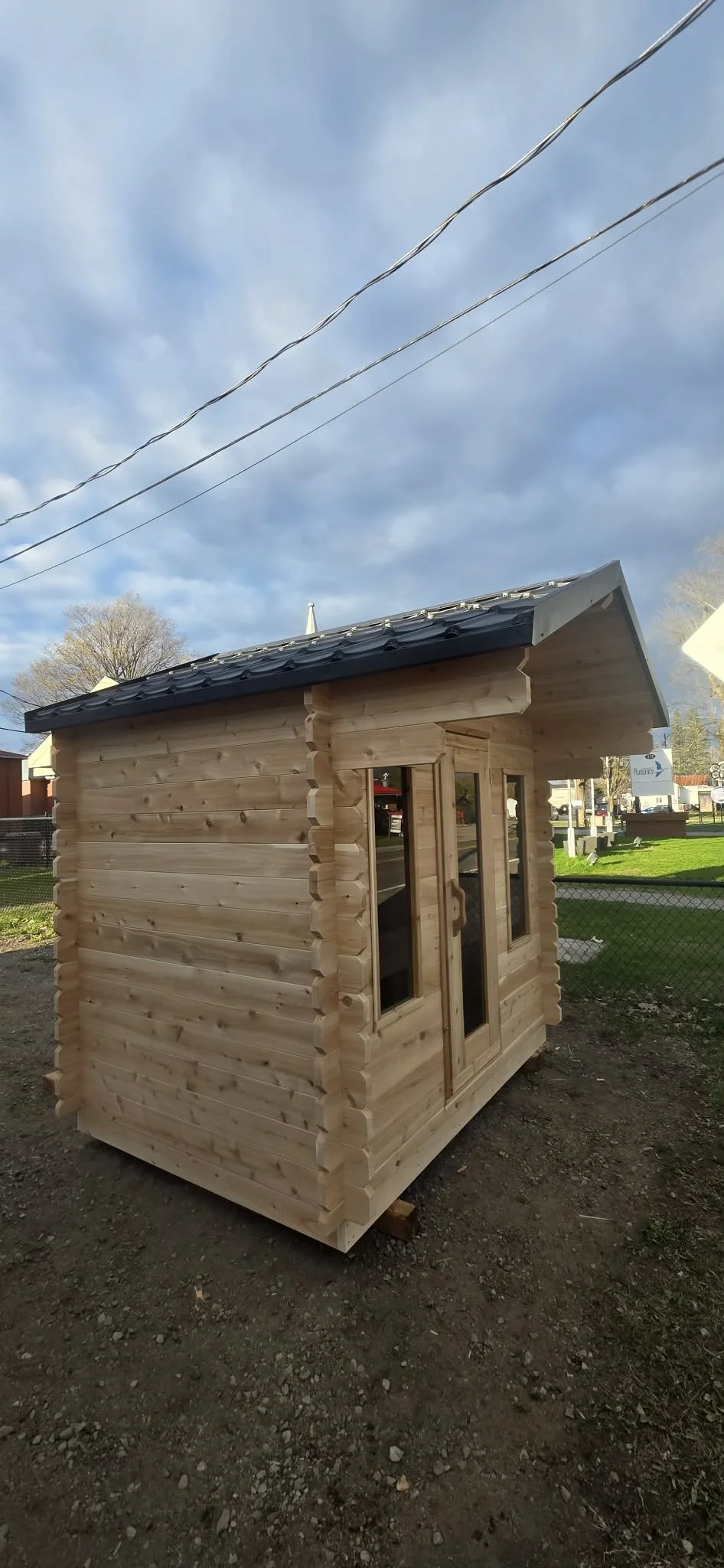 Sauna CT Palmer Cabin extérieur avec porte vitrée et fenêtres latérales, design log cabin.jpg