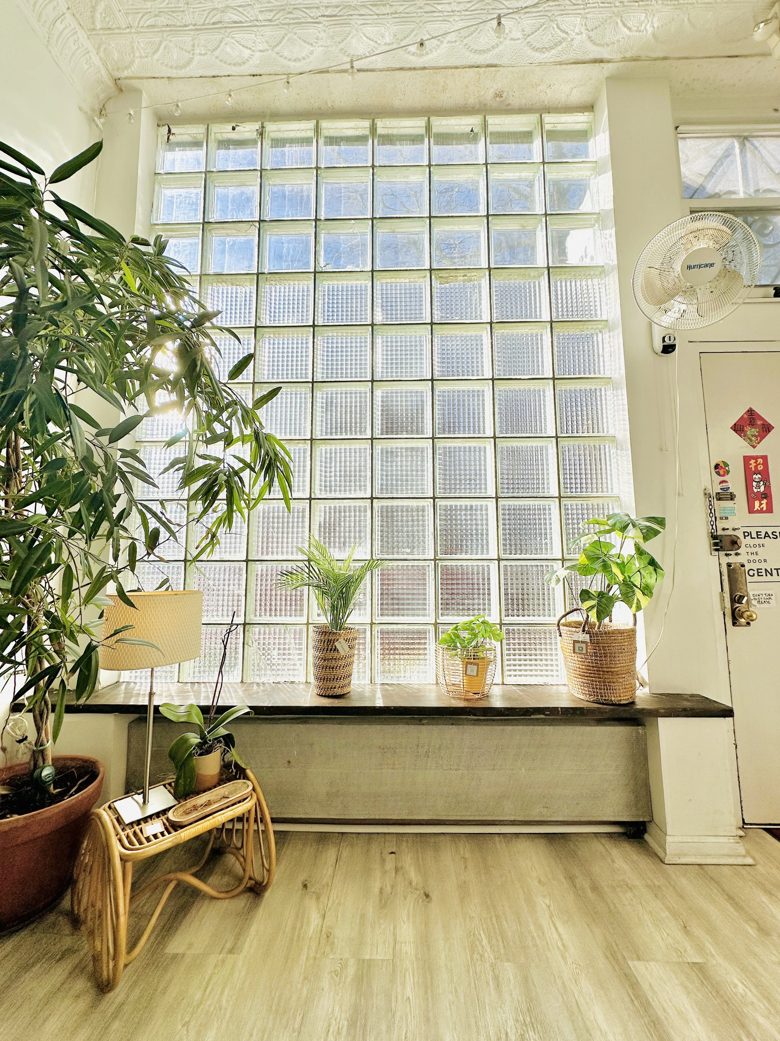 The Minimalist Décor Guide for Busy Event Hosts: Create Beauty With Almost No Effort