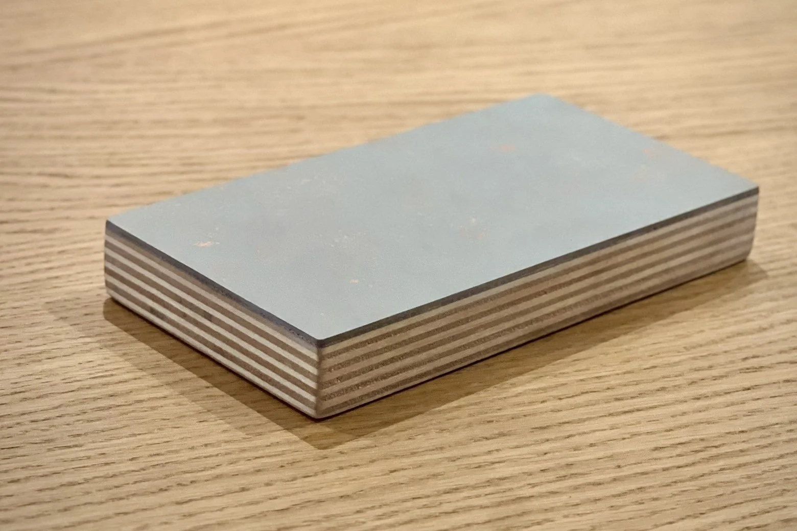 Marmorgrå litt oransje