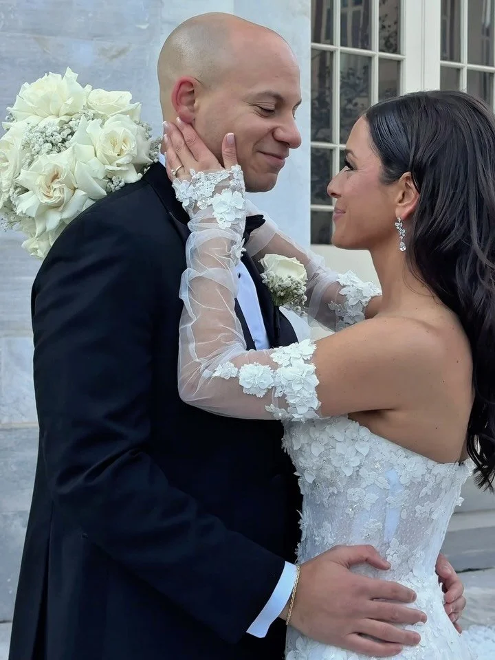 our favorites from Maya &amp; Anthony&rsquo;s perfect Philly snowstorm wedding 🕊️

Photographer: @marioolivetophotography
Makeup: @looksandlashesbeauty
Hair: @topknotsbyaimee
Venue: @finleycatering
Florist: @ne_flower_boutique_decor
Entertainment: @