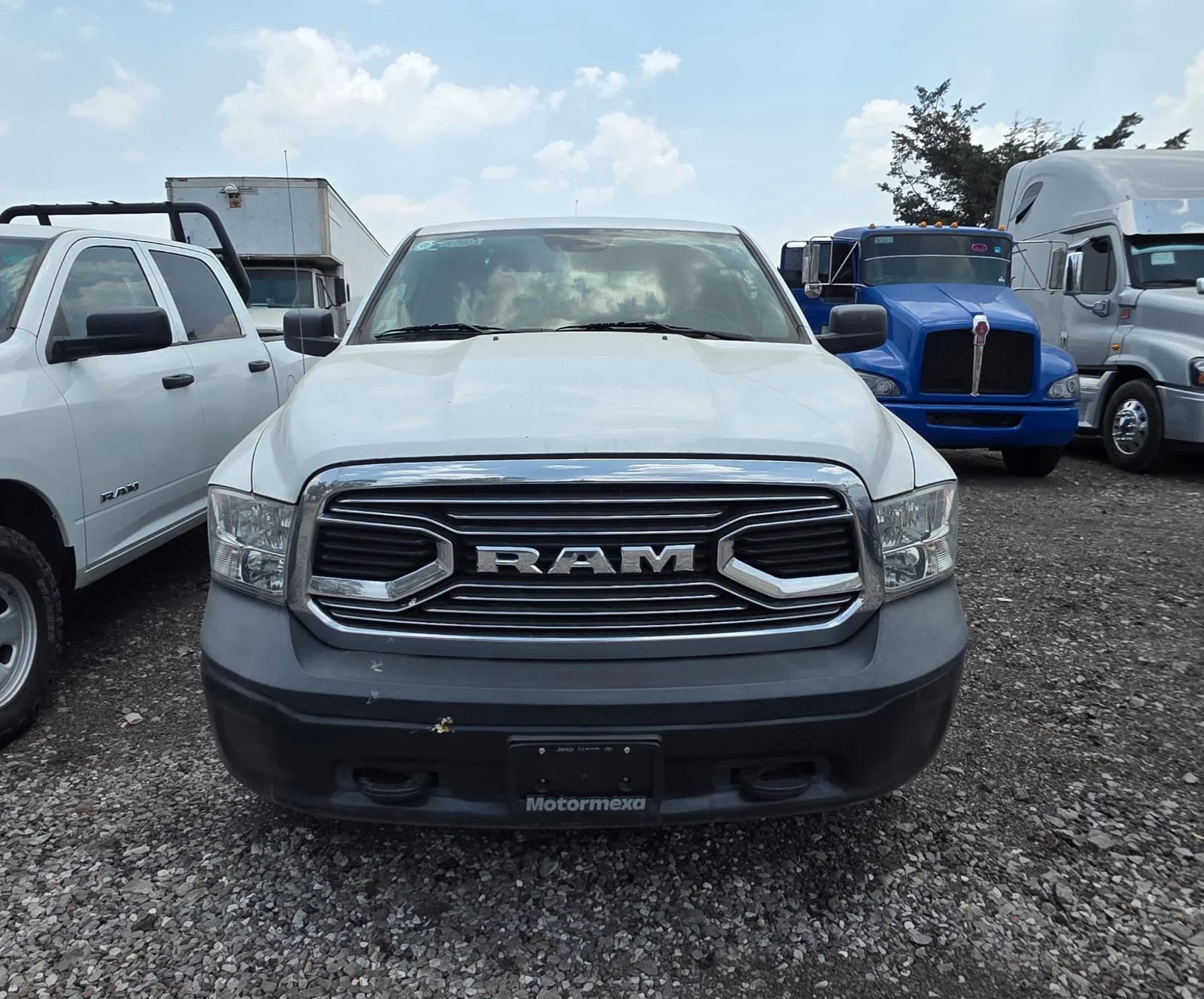 Ram 1500 SLT con motor HEMI V8: potencia, arrastre y comodidad en una sola pickup