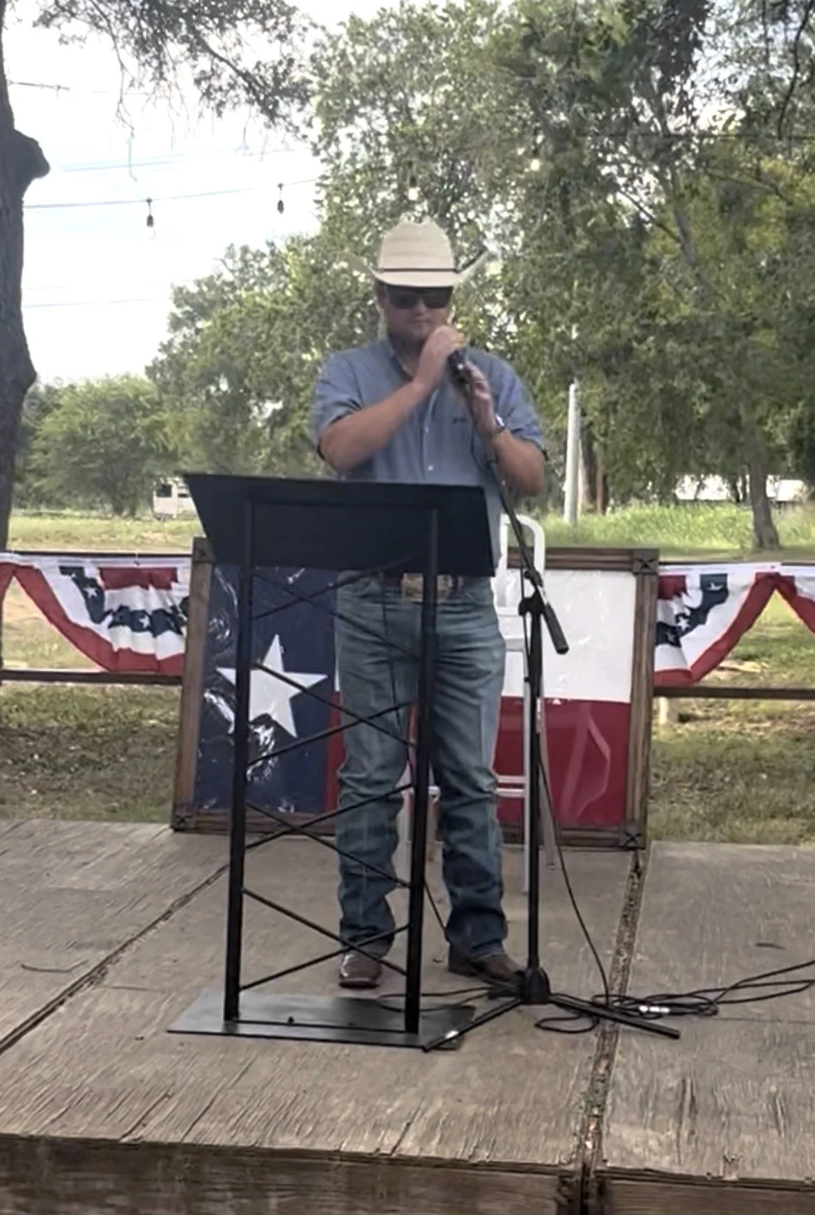 Jordan Killebrew entertained the crowd with patriotic music.