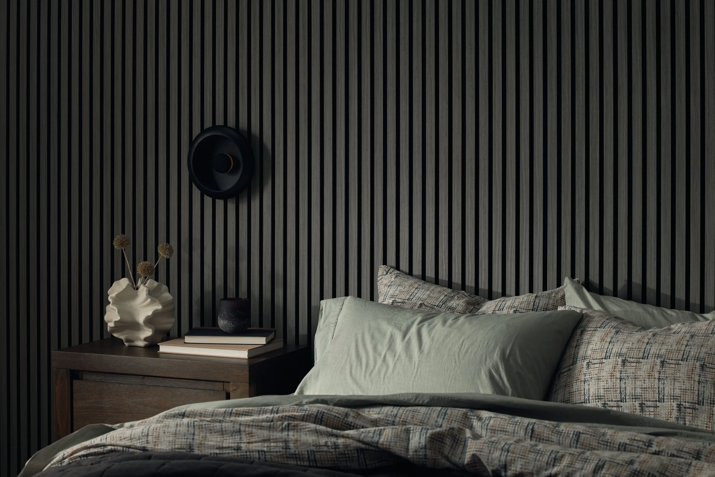 TI_EngineeredLineGrey_Bedroom_DETAILS_0073.jpg