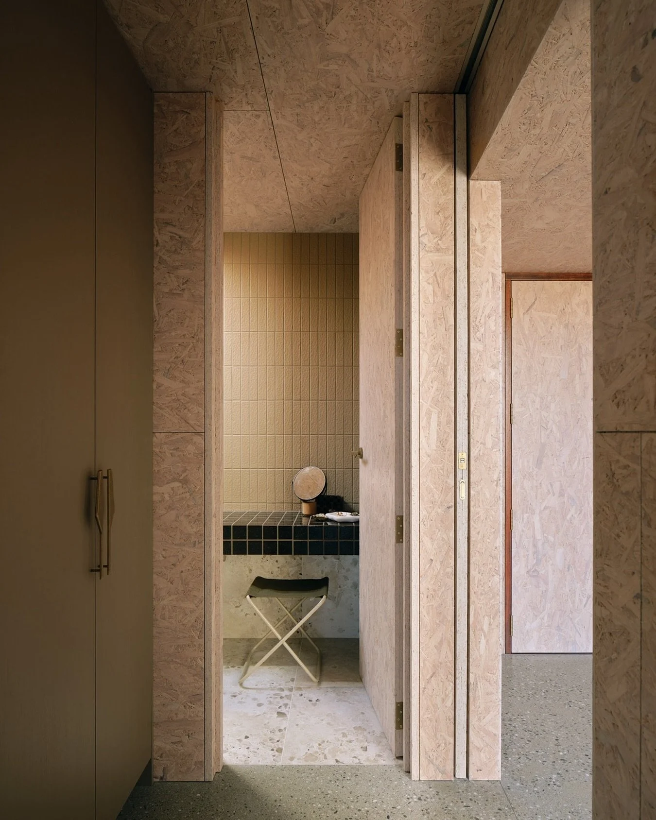 Pull up a chair.

📷 @mickeyross_