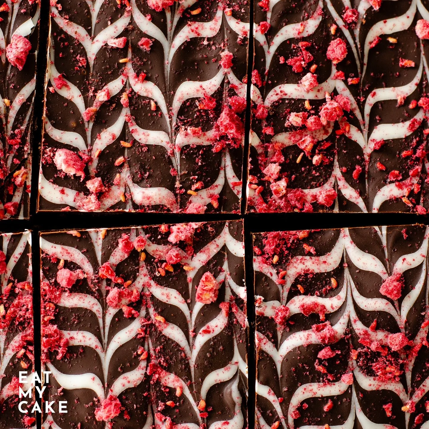 White &amp; Dark Chocolate raspberry with our fav @fresh.as freeze dried raspberries. 

#raspberry #brownie #aucklandeats #nz