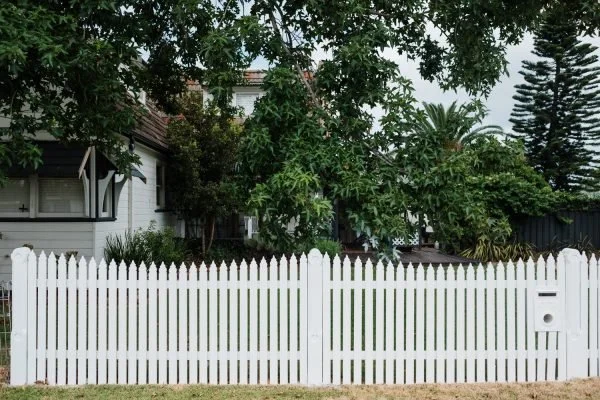 Painting-by-Josh-Swansea-Fence-51-600x400.jpg