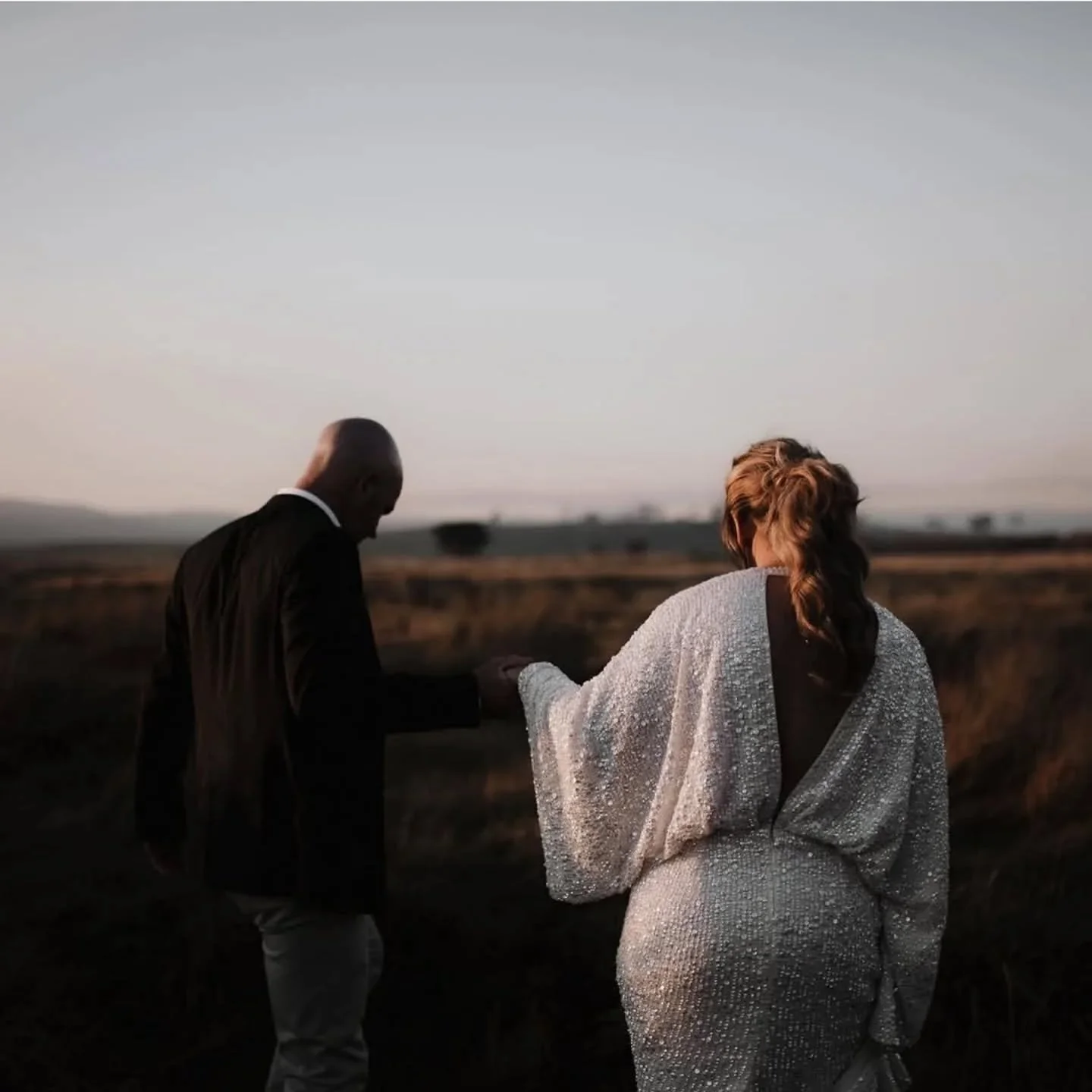 ⛰️ take me with youuuu
Throwback to Cait + Adam, married in central Tasmania. The ceremony under a tree at @rathofarm was followed by live music, mulled wine and hot ciders.

Today Im in the balmy, breezy Gold Coast for Kayla + Brandon. Guests will a