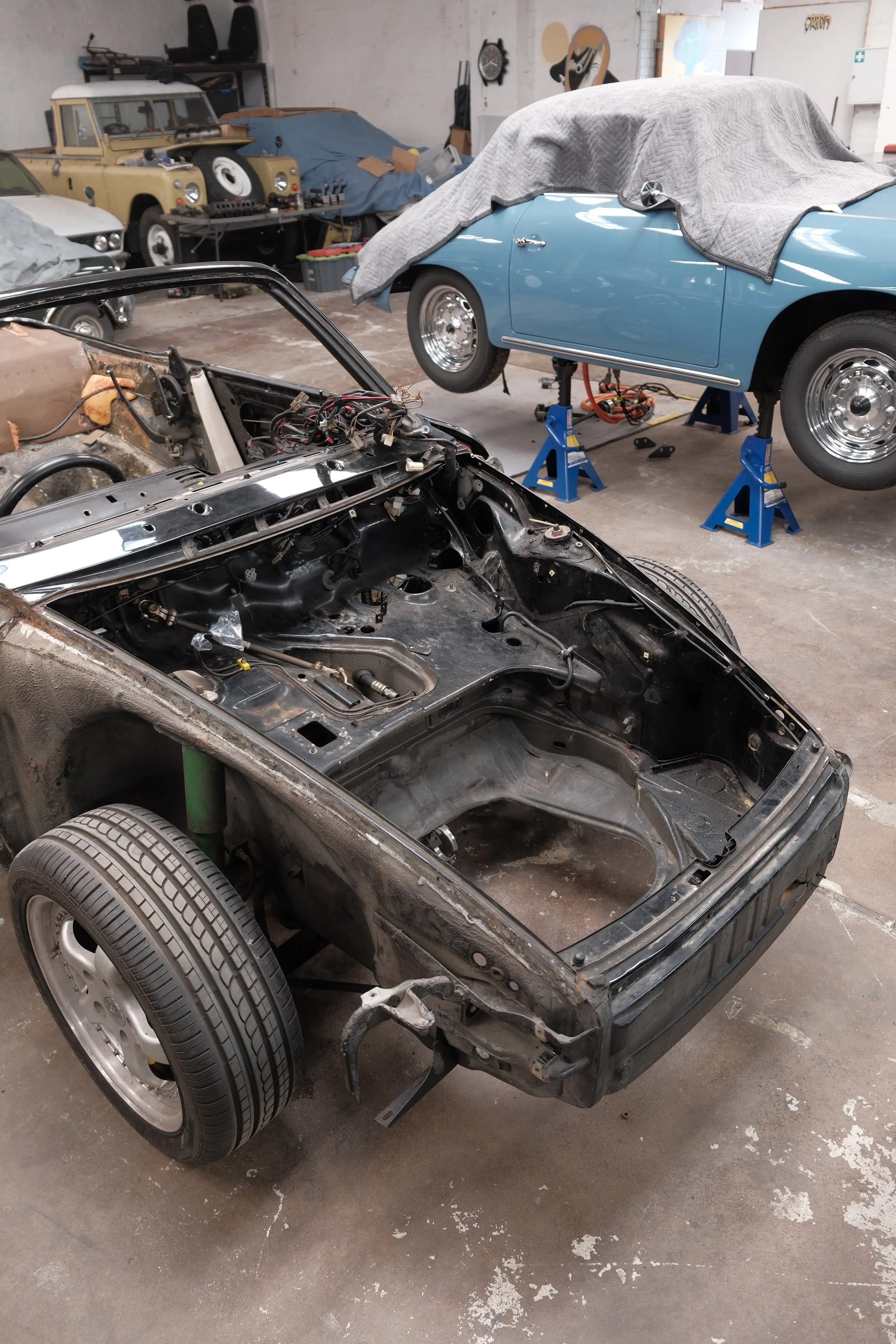 930 Turbo frunk stripped in preparation for rust repairs.