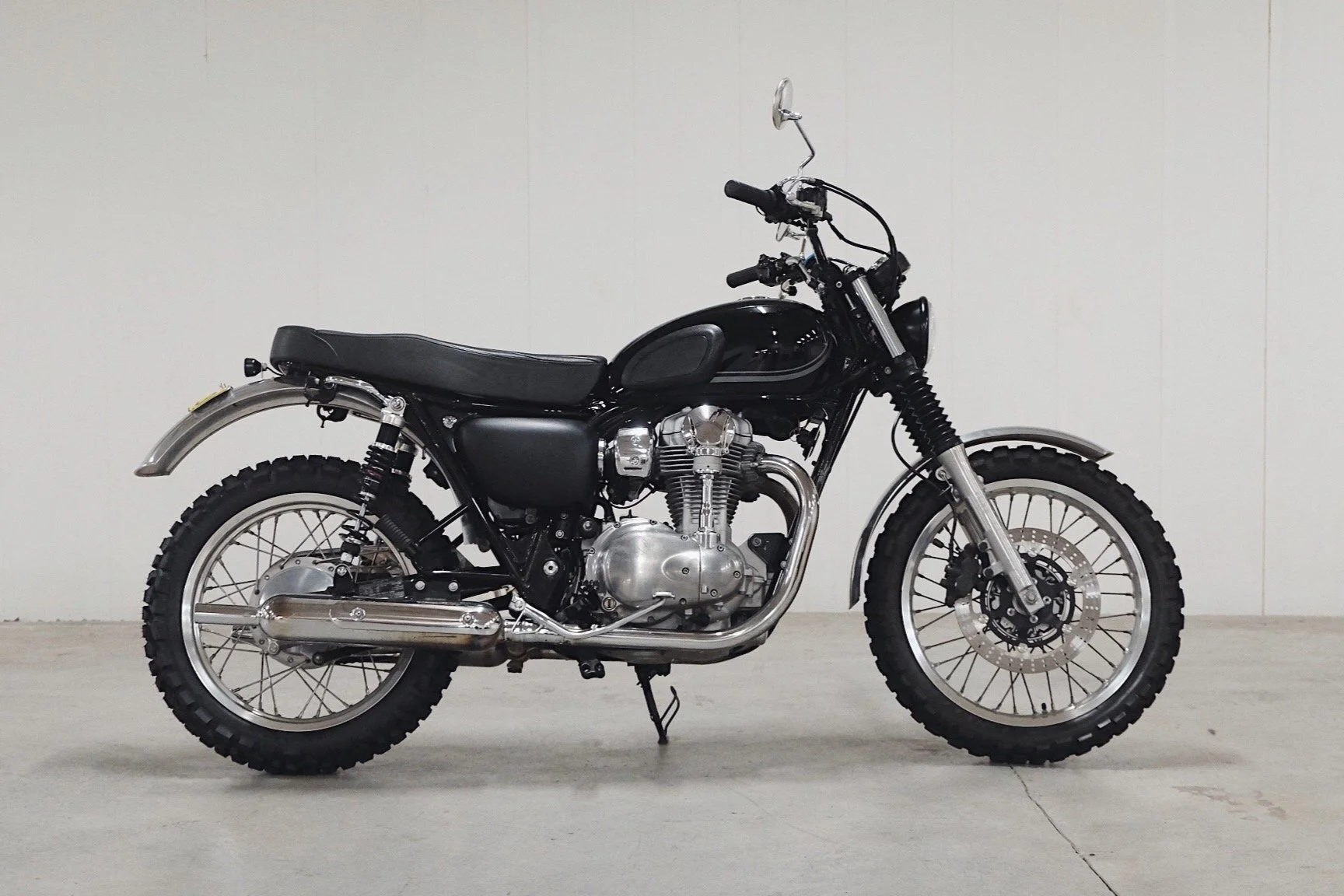 Kawasaki W800 custom scrambler build.