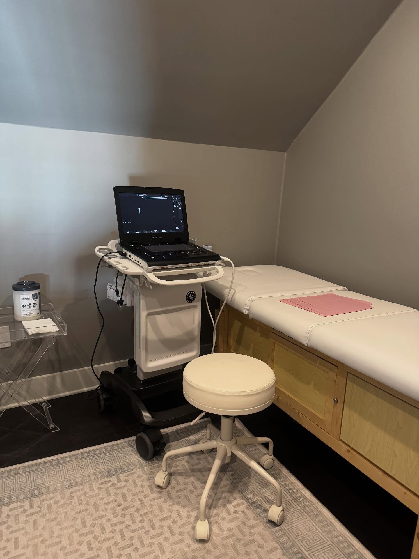 Come get screened with us! 
We offer affordable, early detection screenings including breast, thyroid, carotid arteries, pelvic, and abdominal exams.
No order needed and radiologist report included.
Early detection = peace of mind.

Visit our website