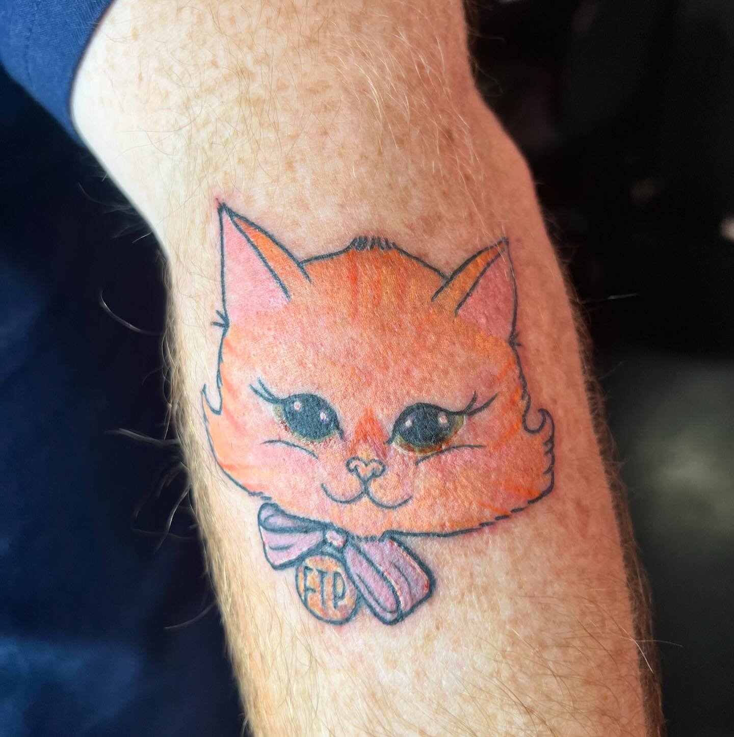We told that patriarchy to fuck right off! #smashthepatriarchy event was so much fun @electrickittentattoo this weekend 🧡 I got to do two of @inkbyrobyn designs, AND she saved my kitty for me to do so basically she made my whole day! Robyn and @megw
