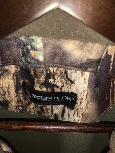 Camo zip up tag.jpg