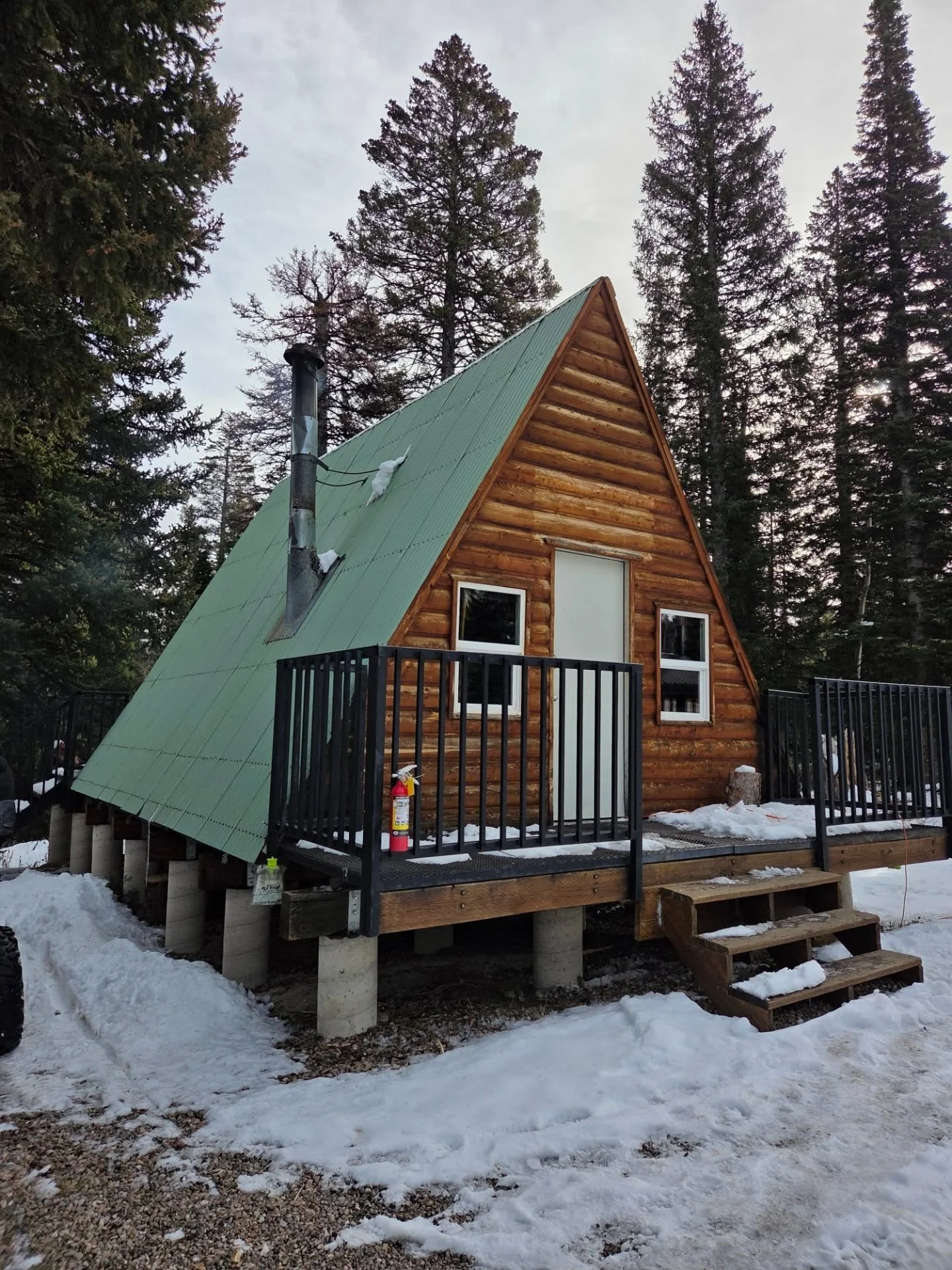 WOODSTOCK 2025 🪵🪓

&bull;

On November 1st, we helped out @tousnowmobile with woodatock at Egan Basin warming hut. We had an amazing time!