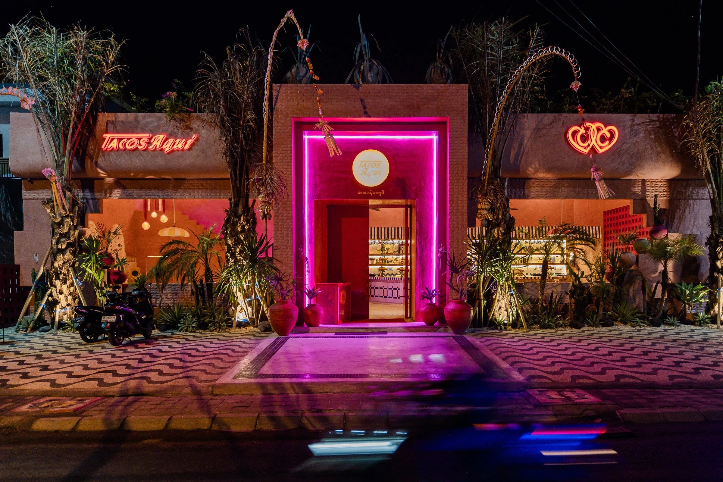 The pink-lit entrance to Club Corazón through Tacos Aqui Uluwatu.