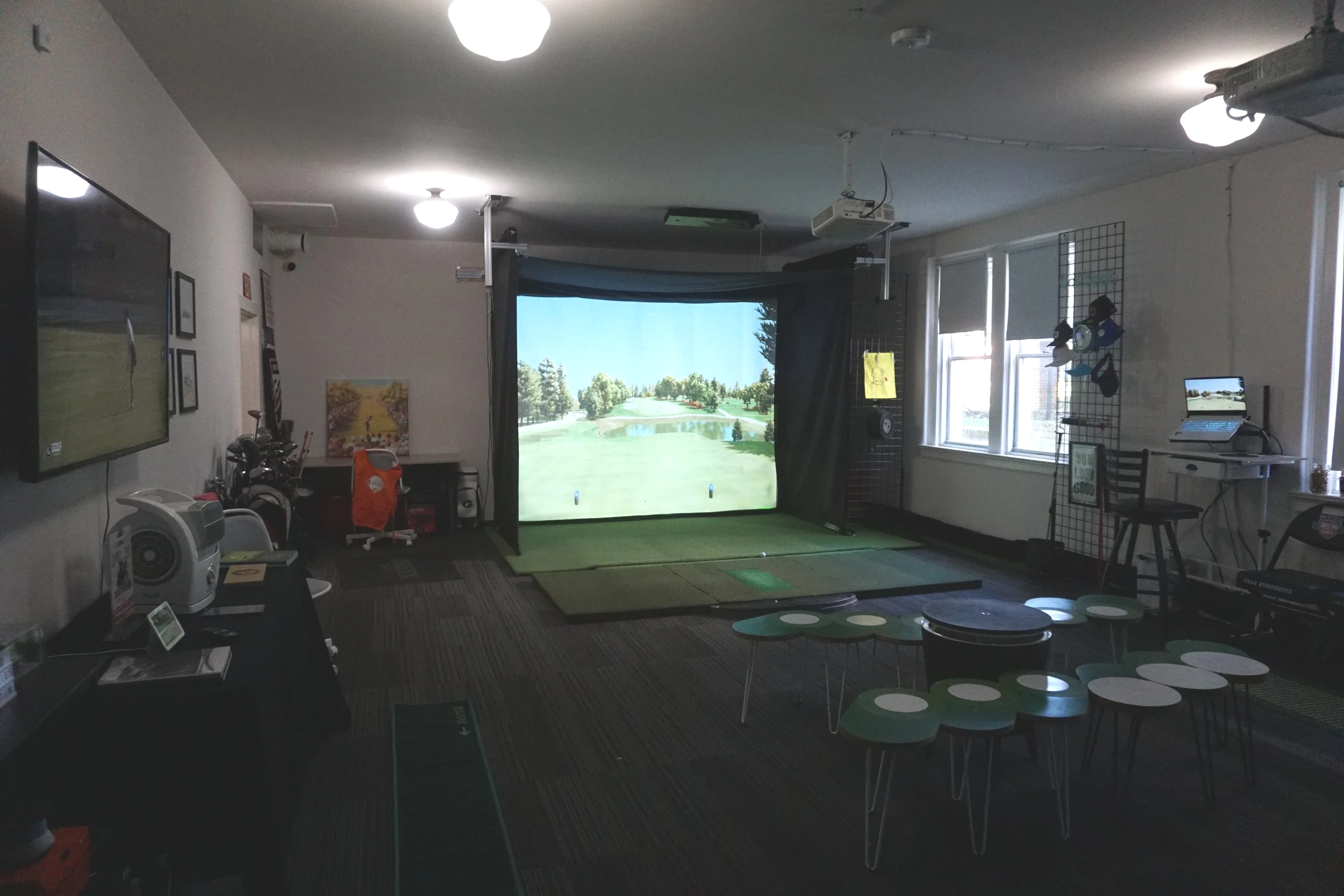 Indoor Golf vs. Outdoor