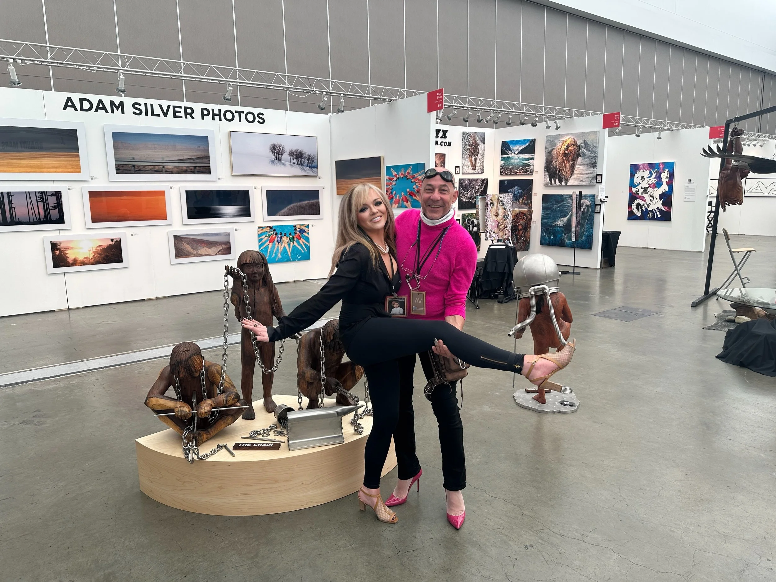 Looking through #artvancouver pics today. @stefanrogenmoser6863 had the most amazing and deep sculptures. Also feel like we win for fashion 🥰. Hope to see him again in a future show!!!!! Honestly the stuff he creates 🤯 

#vancouverart #canadianart 