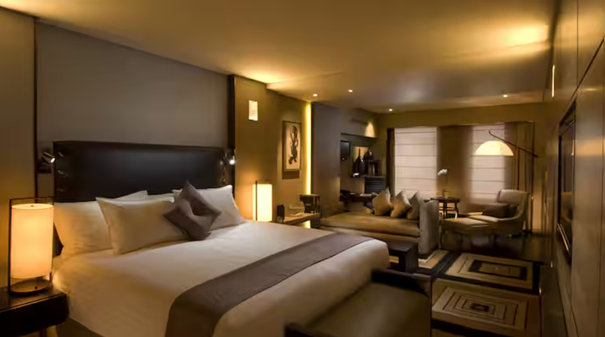1. Hilton (hilton.com).png