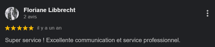 Capture d'écran d'une évaluation en ligne avec cinq étoiles, commentaire positif en français