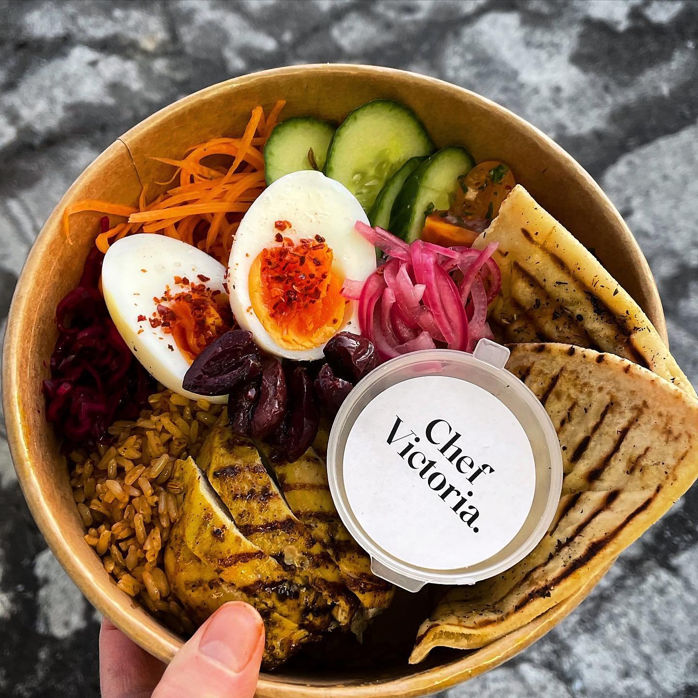 Shawarma chicken &amp; rice brunch bowl💪 this bowls is such a great balance of protein, slow release carbs fats &amp; micronutrients! Packed full of flavour &amp; texture, it&rsquo;s an awsome post workout brunch to set you up for the day! #shawarma